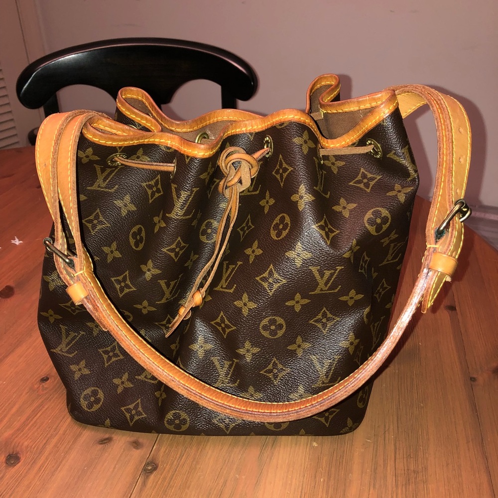 Louis Vuitton drawstring Petit Noe